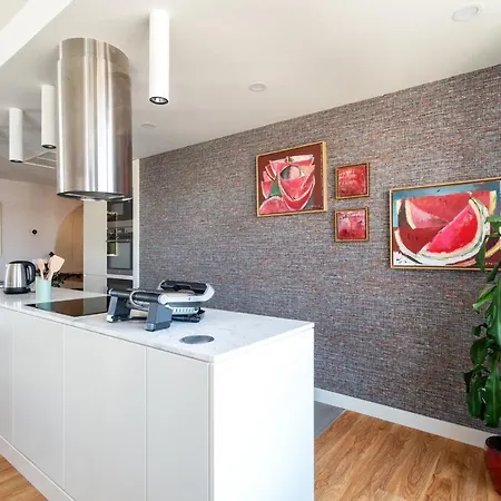 Diamond Downtown Center Apartment